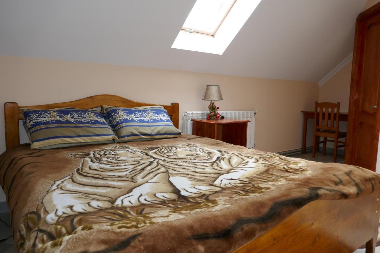 Лелека Guest House Dilyatyn Eksteriør bilde