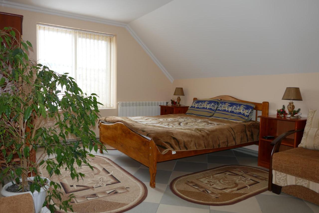 Лелека Guest House Dilyatyn Eksteriør bilde