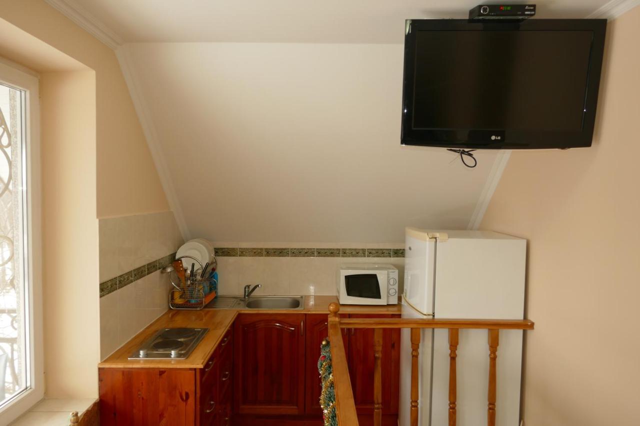 Лелека Guest House Dilyatyn Eksteriør bilde