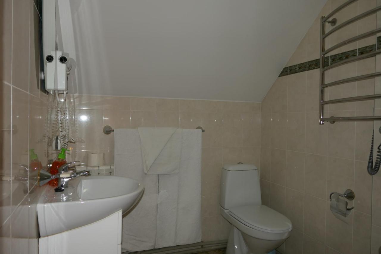 Лелека Guest House Dilyatyn Eksteriør bilde
