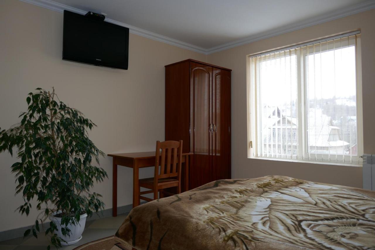 Лелека Guest House Dilyatyn Eksteriør bilde
