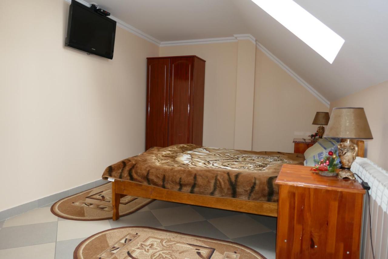 Лелека Guest House Dilyatyn Eksteriør bilde