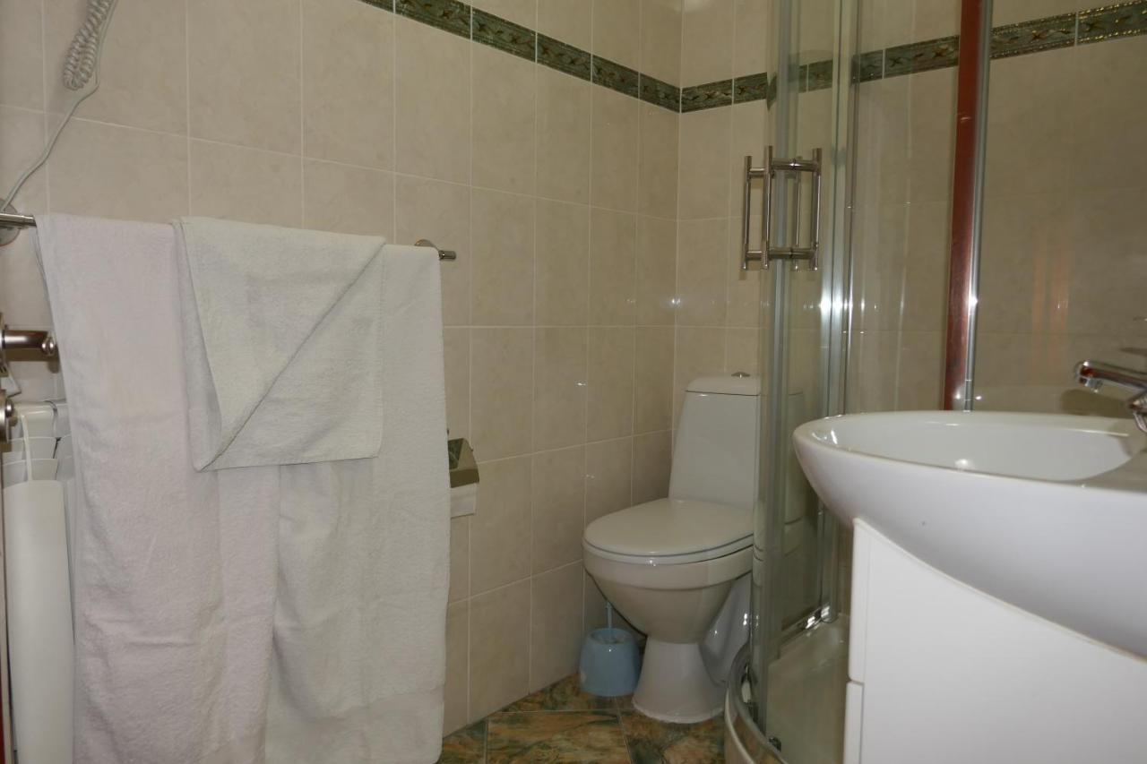 Лелека Guest House Dilyatyn Eksteriør bilde